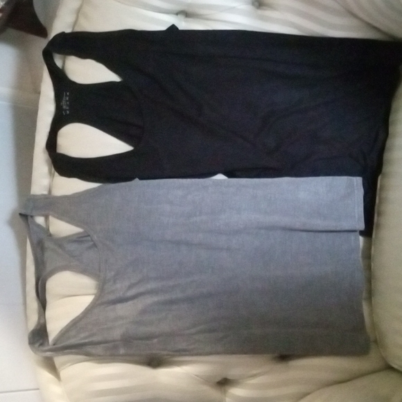 Tank tops - Picture 2 of 2